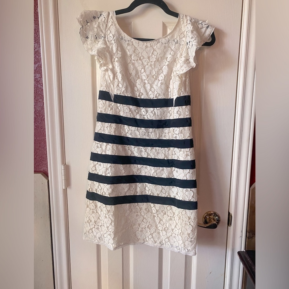 NWT BCBG MaxAzria Renata lace silk ivory with black Stripes dress size 2